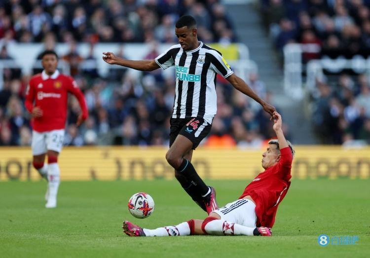  伊萨克梅开二度纽卡四球大胜埃弗顿显锋芒